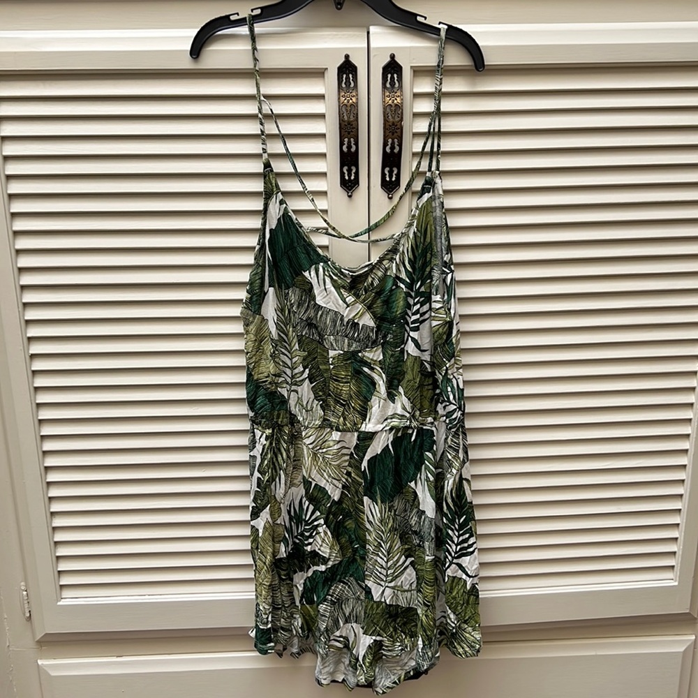 Romper with leaf pattern